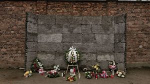Auschwitz tour - death wall