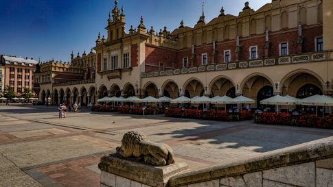 Visit Krakow and see sukiennice